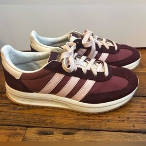 Women’s Adidas Run 70’s Sneakers Cloudfoam Comfort Burgundy Pink 7 1/2